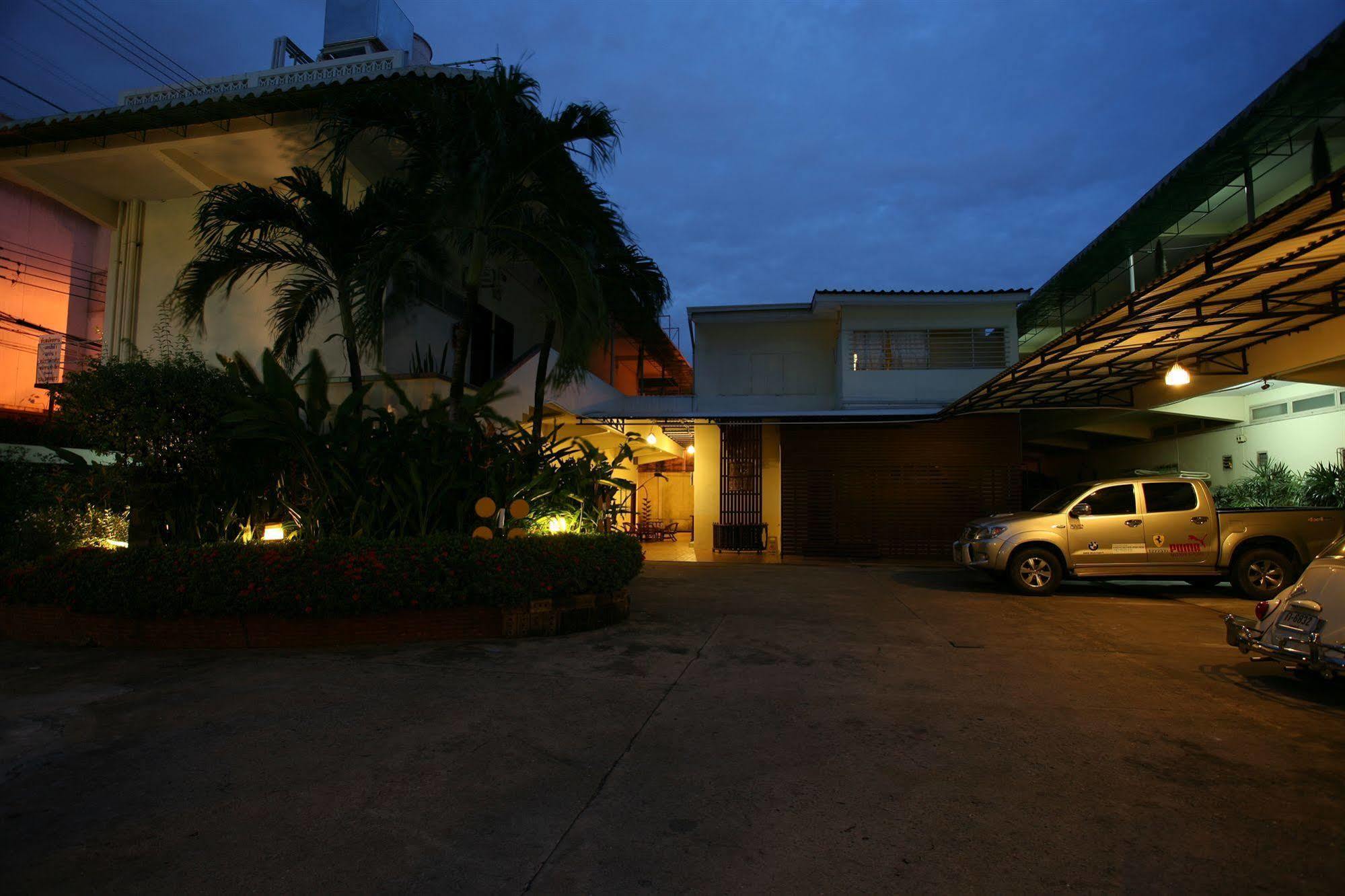 בנגקוק Rajata Hotel מראה חיצוני תמונה